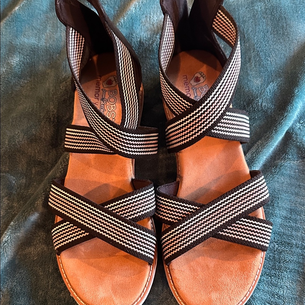 Bobs by Sketchers Memory Foam Black Striped Crisscross Sandals sz 9